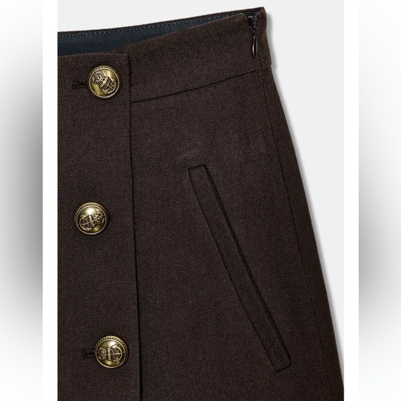 Wool Buttoned Shorts - Picture 7 of 7